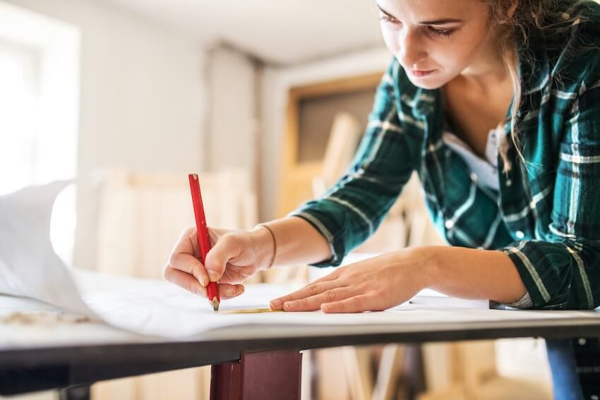 woman creating a gratitude map