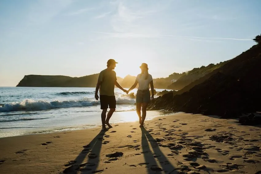 couple holding hands